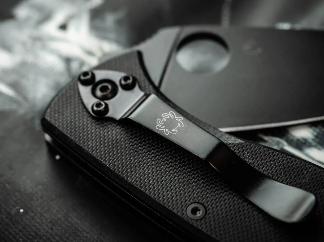 Tenacious Black Plain|Spyderco Hot