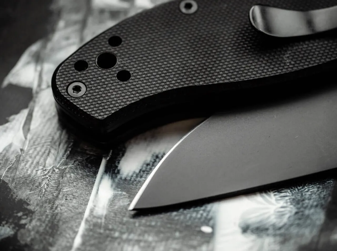 Tenacious Black Plain|Spyderco Hot